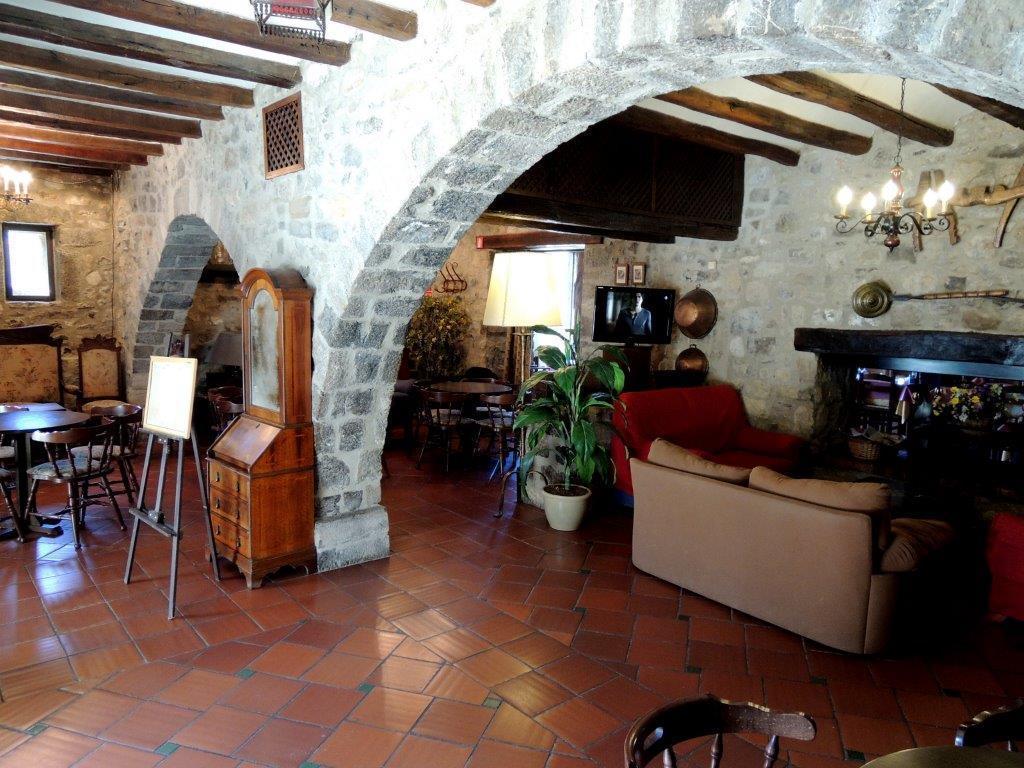 Hostal De La Rovira Oix Extérieur photo