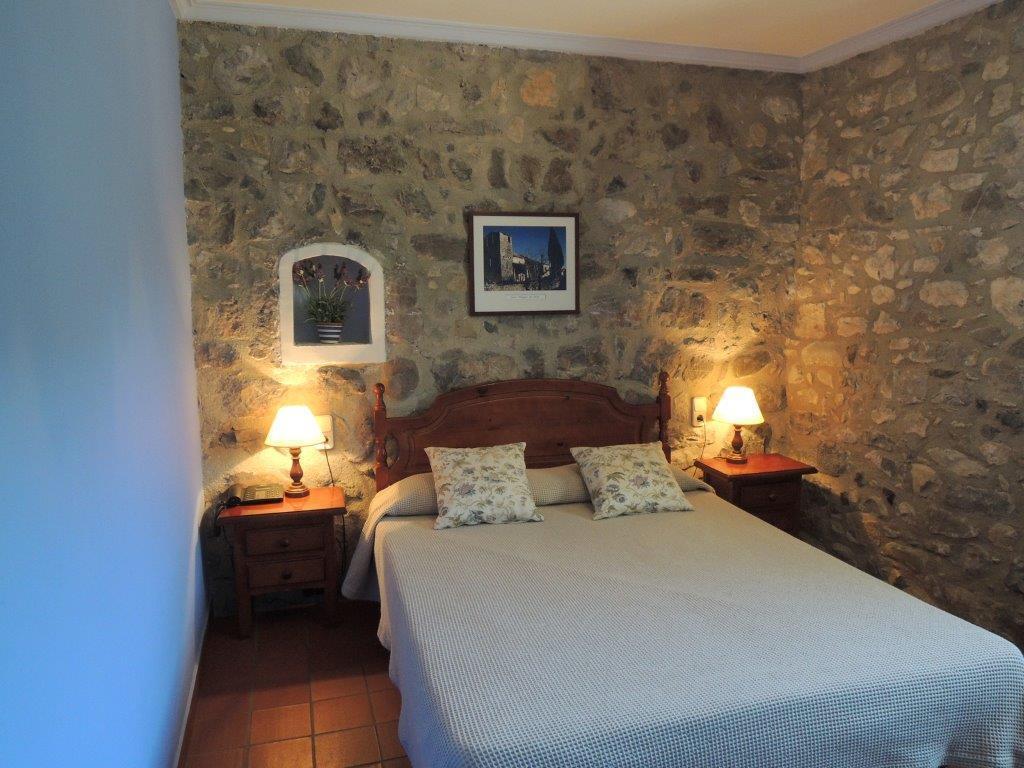 Hostal De La Rovira Oix Extérieur photo