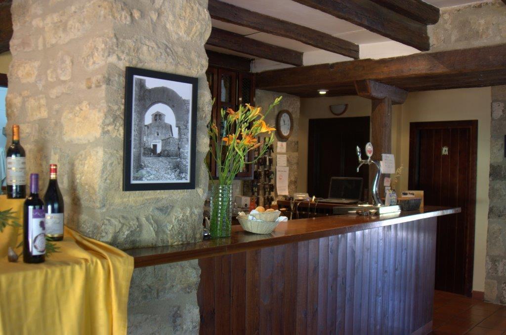 Hostal De La Rovira Oix Extérieur photo