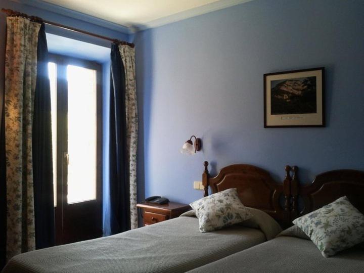 Hostal De La Rovira Oix Chambre photo
