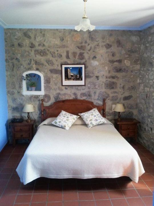 Hostal De La Rovira Oix Chambre photo