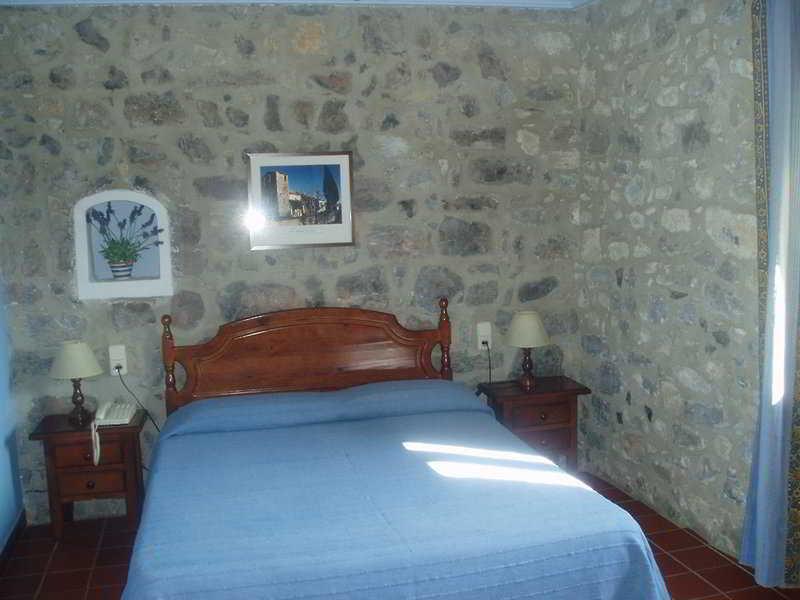 Hostal De La Rovira Oix Extérieur photo