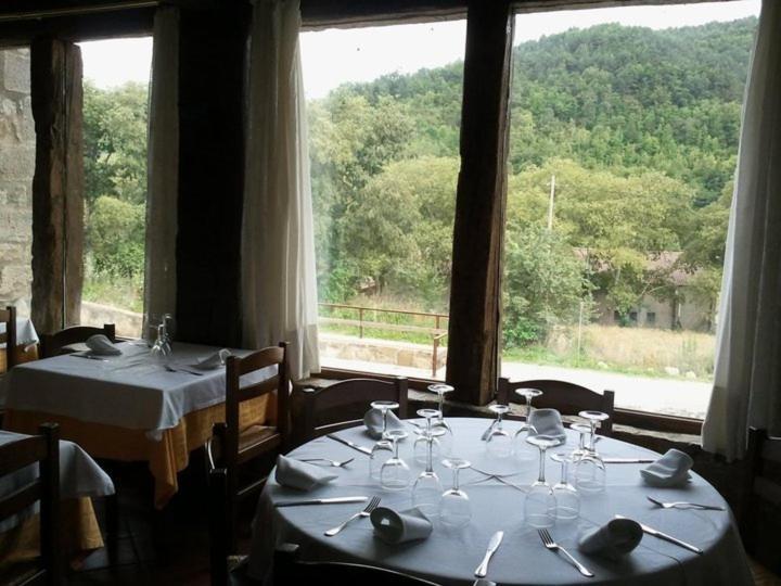 Hostal De La Rovira Oix Extérieur photo