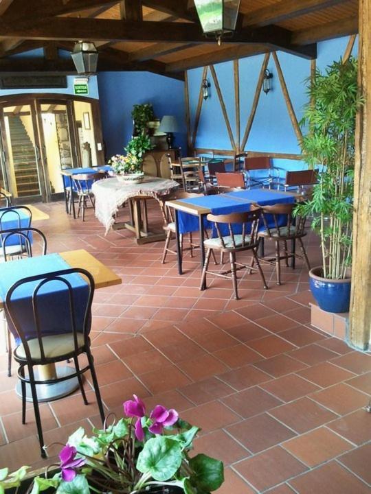 Hostal De La Rovira Oix Extérieur photo