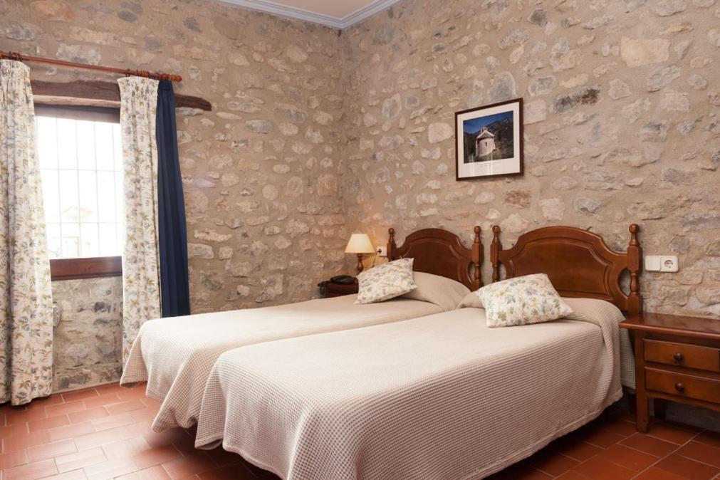 Hostal De La Rovira Oix Extérieur photo